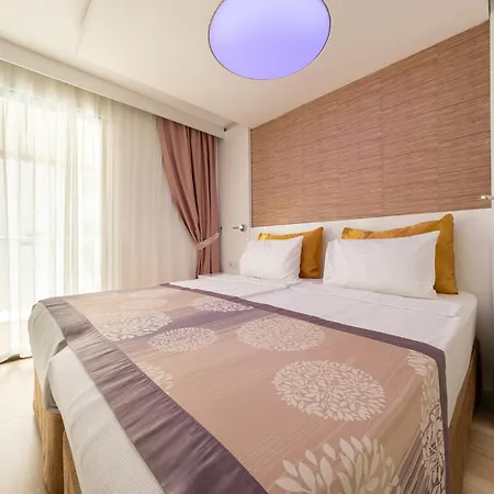 Tropic Club & - Side