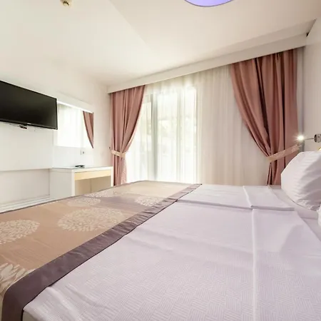 Hotel Tropic Club & -