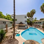 Tropic Club & -