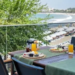 فندق Tropic Club & -