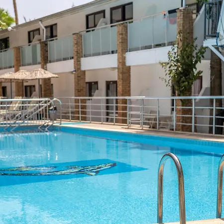 Tropic Club & - 호텔