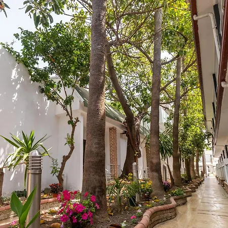 Tropic Club & - 호텔