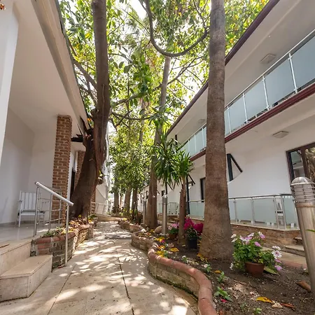 Tropic Club & - 호텔 3*