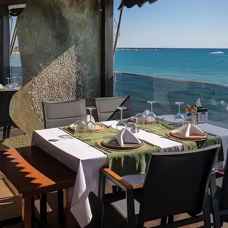 Tropic Beach Resort Hotel 3* Side