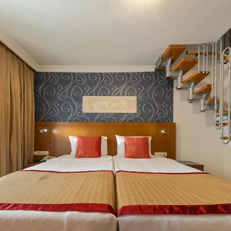 Отель Tropic Club & -